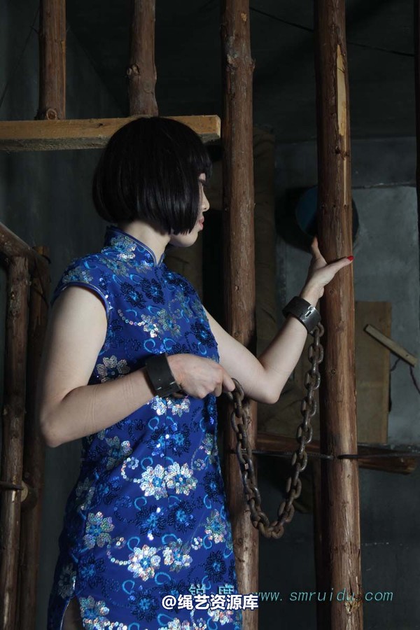 锐度主张 - 碧菡蓝旗袍铁镣铐模特：碧菡 第 17 张图片