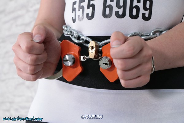 girlsinsteel - High Security cuffs 第 45 张图片