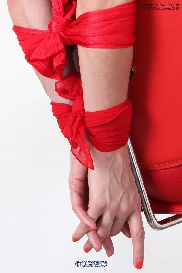 miss-sweet - THE RED SCARF CHAPTER 5 第 19 张图片