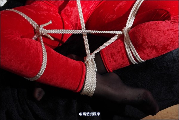 simplytied - RR in red catsuit 第 18 张图片