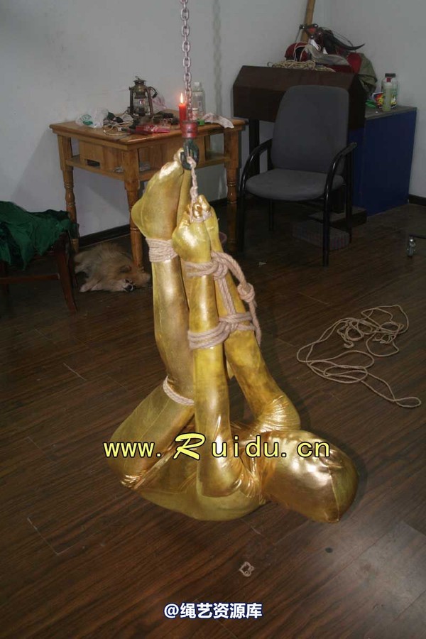 锐度主张 - 20070928第35期 影片胶衣紧缚悬吊图片 第 75 张图片