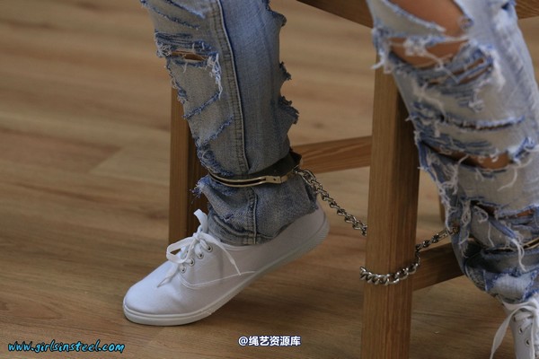 girlsinsteel - Tightly cuffed to the chair with watch 第 40 张图片