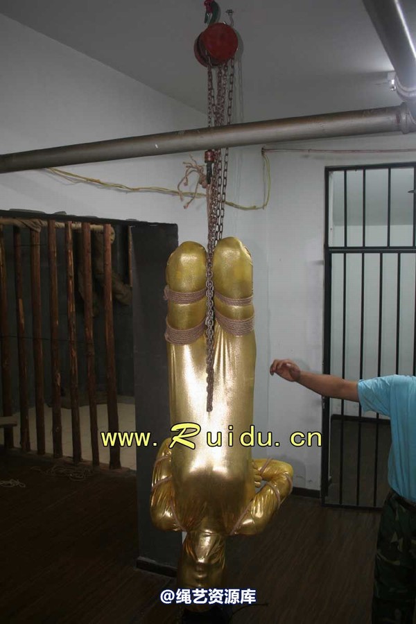 锐度主张 - 20070921第34期 影片胶衣紧缚悬吊图片 第 182 张图片