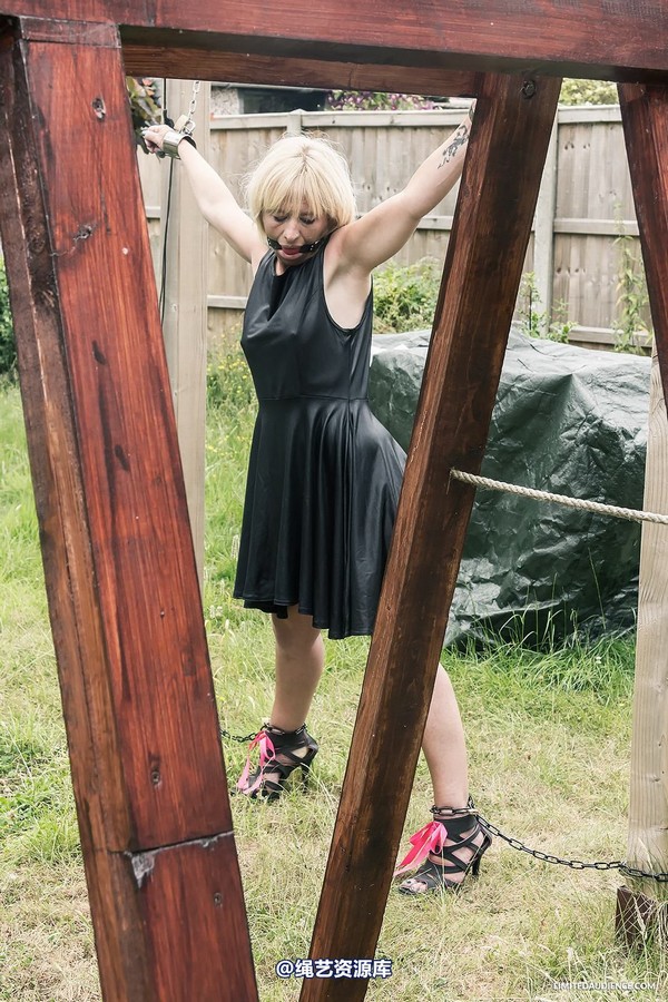 limitedaudience - 2014 kimmy louise powerless in chains 第 25 张图片