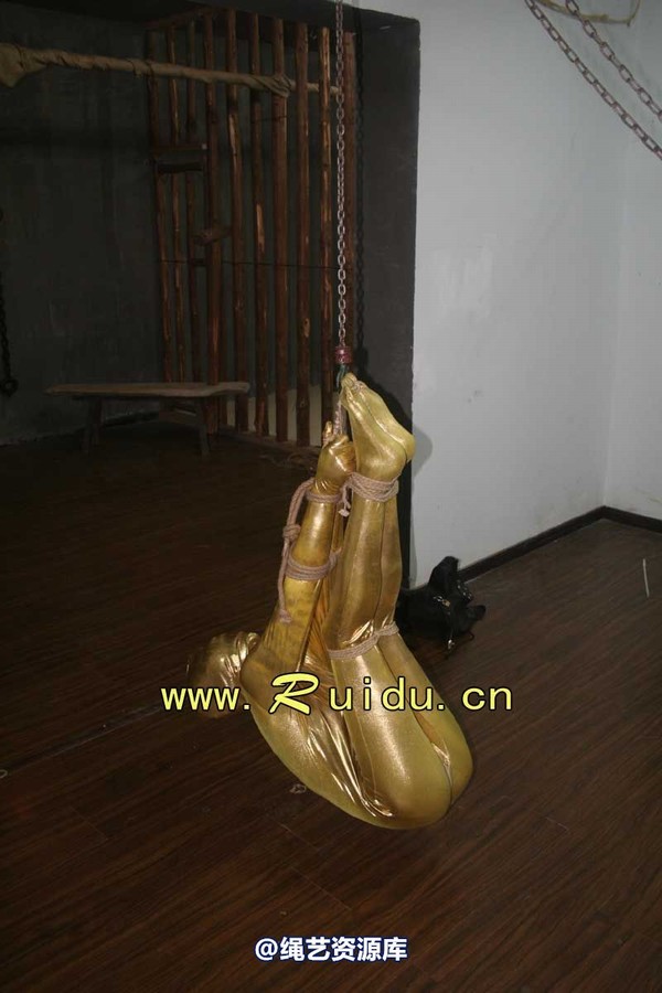 锐度主张 - 20070928第35期 影片胶衣紧缚悬吊图片 第 114 张图片