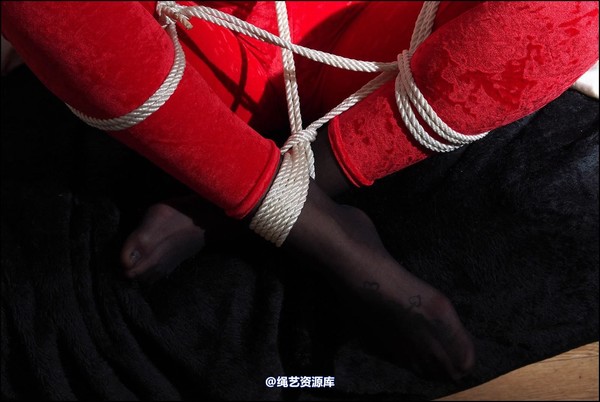 simplytied - RR in red catsuit 第 17 张图片