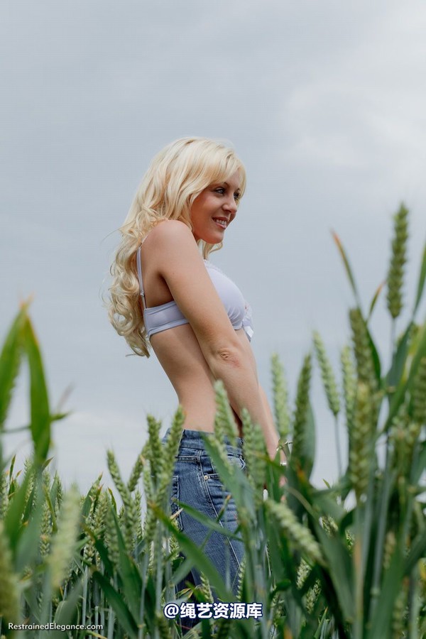 restrainedelegance - Paige in the Cornfield 第 40 张图片