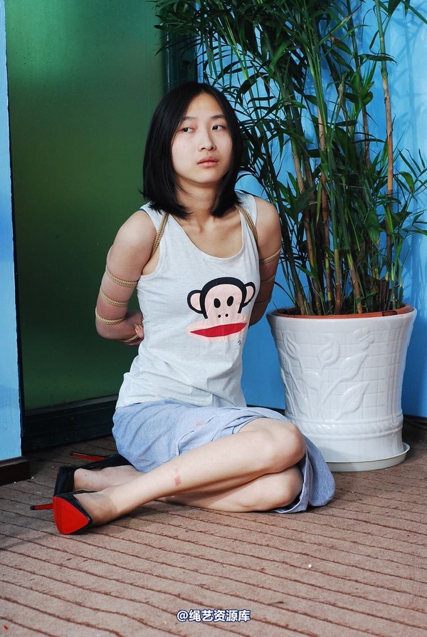 唯美之家 - 白雪试服装2 第 9 张图片