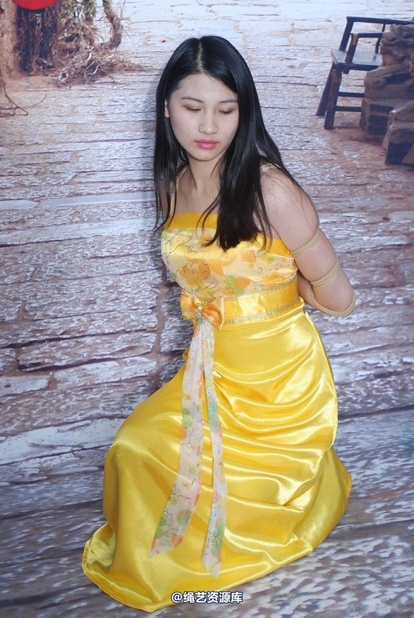 唯美之家 - 新模萧萧黄礼服 第 168 张图片
