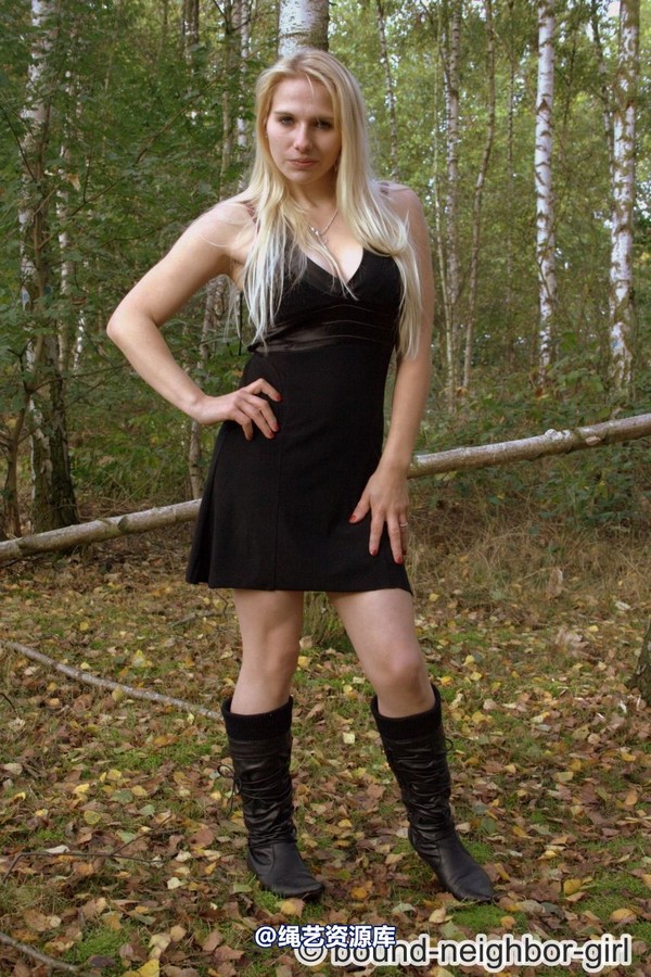 bound-neighbor-girl - Bambi - Surprised in the forest 第 3 张图片