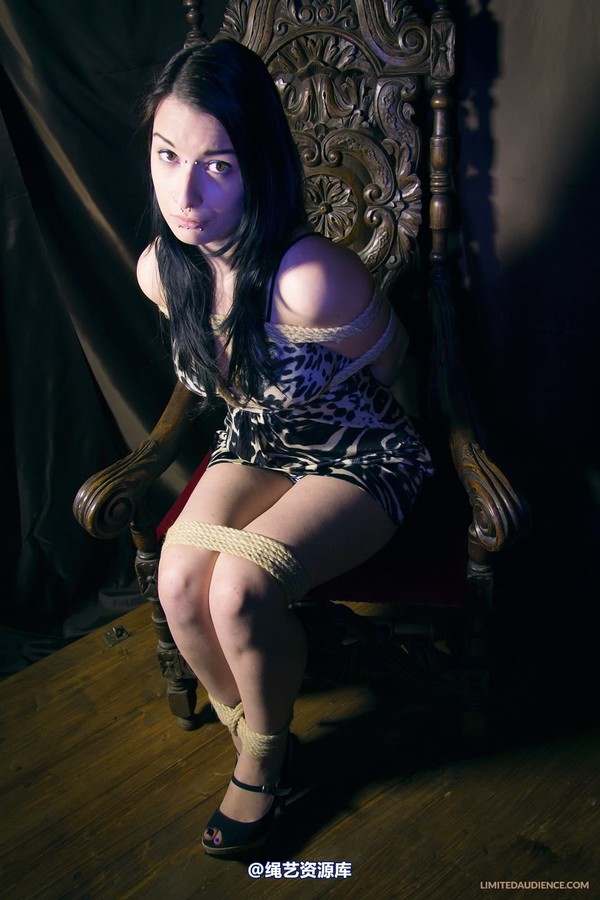 limitedaudience - 2013 stacey von tied on throne 2 第 13 张图片