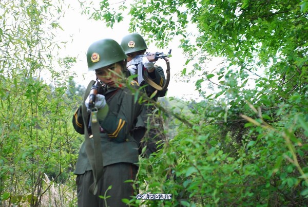 唯美之家 - 外拍军装三模特 第 207 张图片