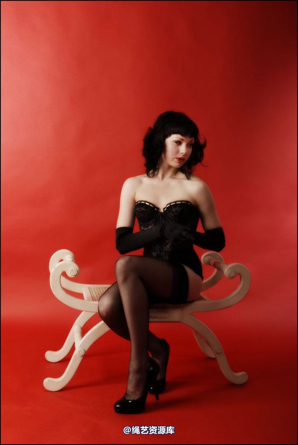 simplytied - On Red too 第 1 张图片