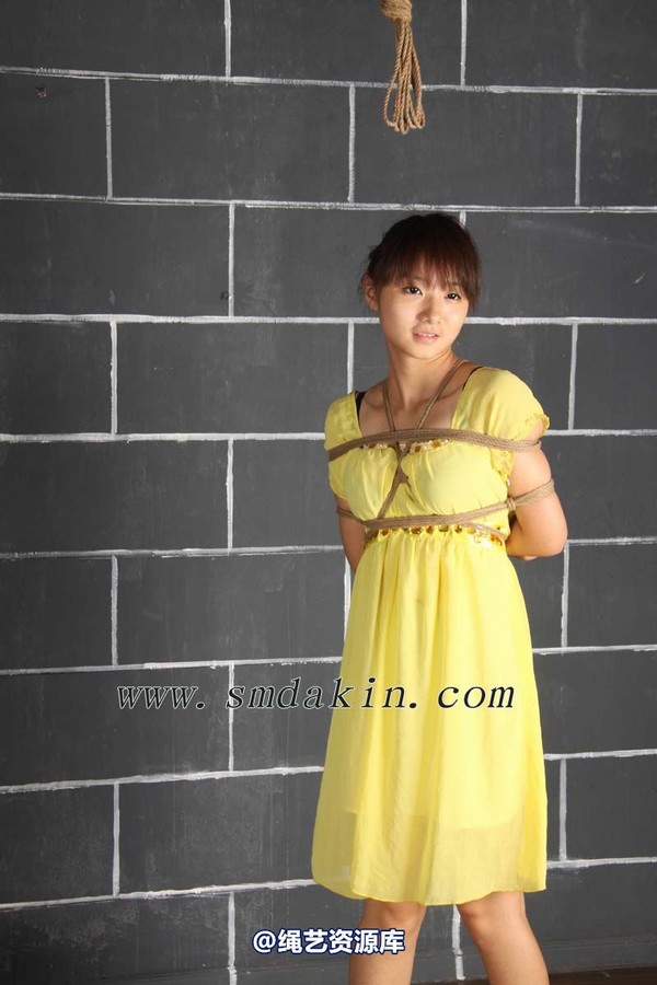 锐度主张 - 夏日清纯黄裙女生模特：嫒柔 第 31 张图片