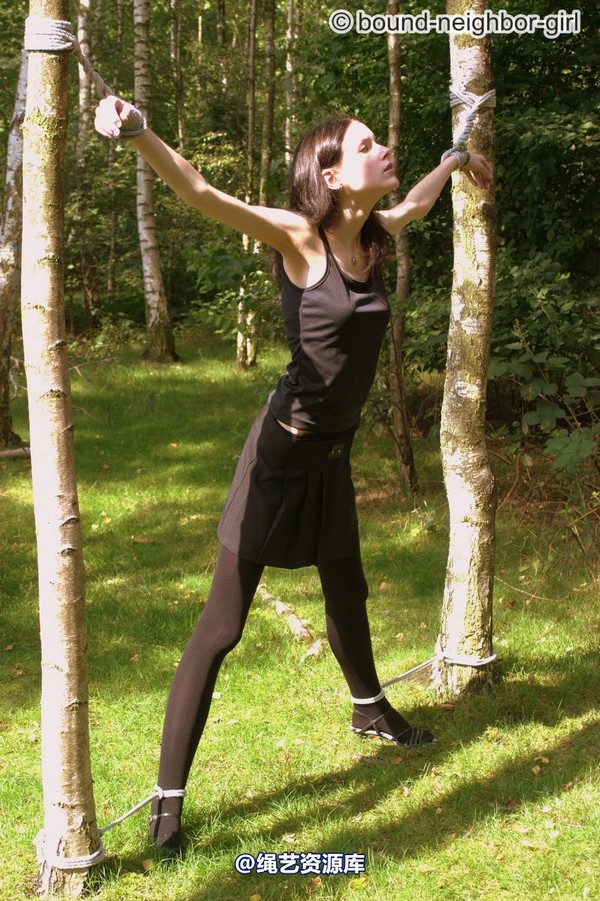 bound-neighbor-girl - Tanja - Tied up in the forest 1 第 13 张图片