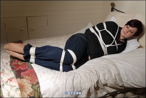 simplytied - Charlotte in jeans 第 39 张图片