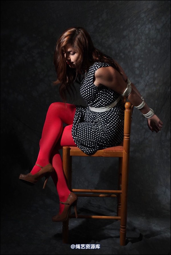 simplytied - She wanted to wear red tights 第 9 张图片