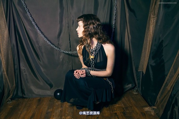 limitedaudience - 2014 fay lady in chains 第 3 张图片