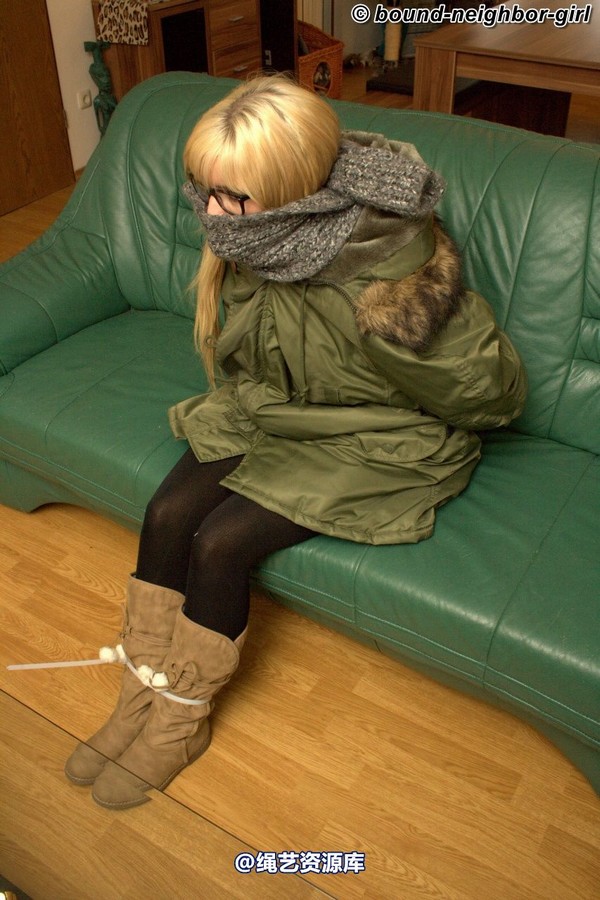 bound-neighbor-girl - Marenka - In winter jacket tied 1 第 31 张图片
