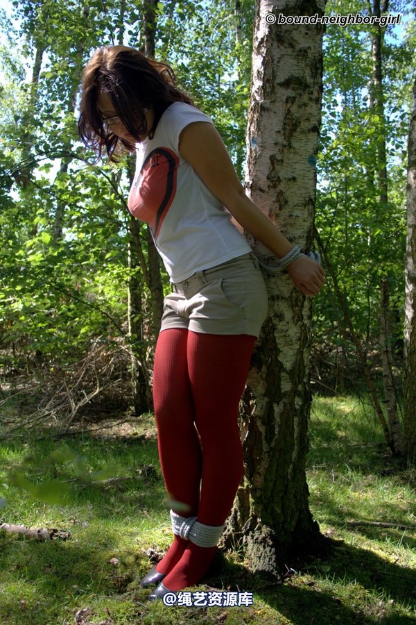 bound-neighbor-girl - Guest Helena - Tied up in the forest Part 1 第 14 张图片