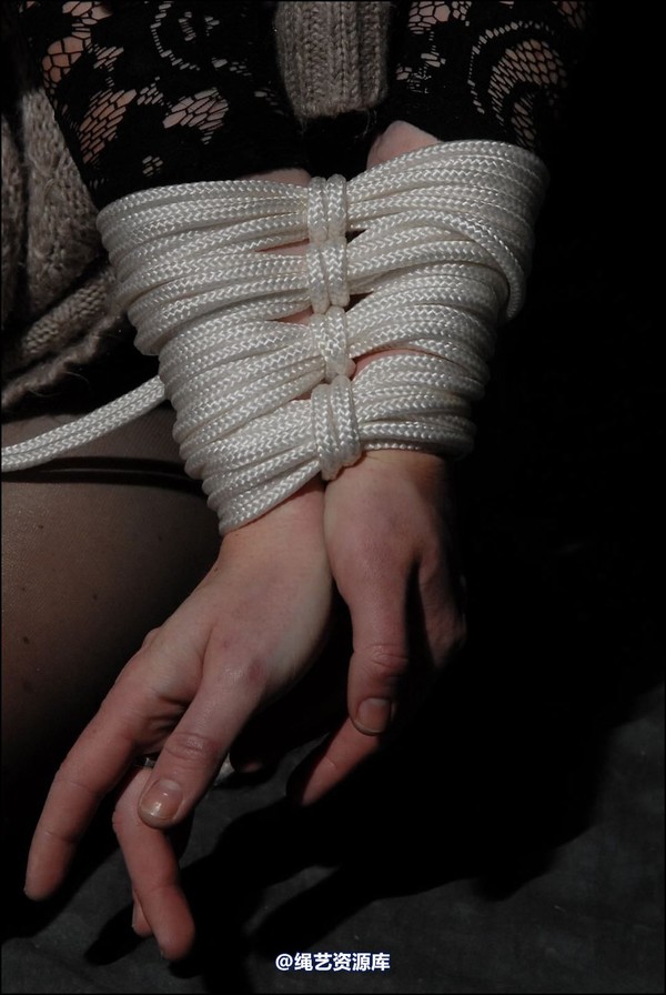 simplytied - RR in jumper and tights 第 32 张图片