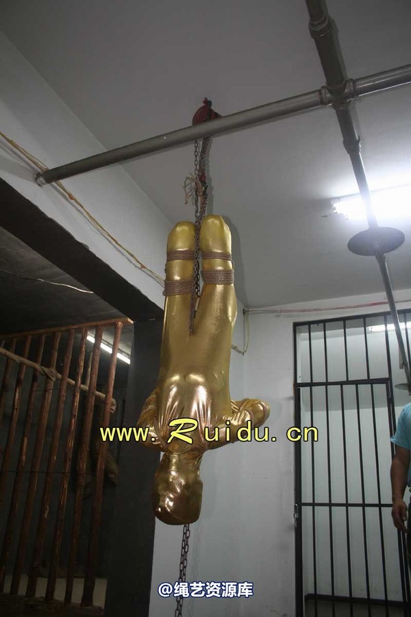锐度主张 - 20070921第34期 影片胶衣紧缚悬吊图片 第 57 张图片