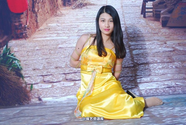 唯美之家 - 新模萧萧黄礼服 第 75 张图片
