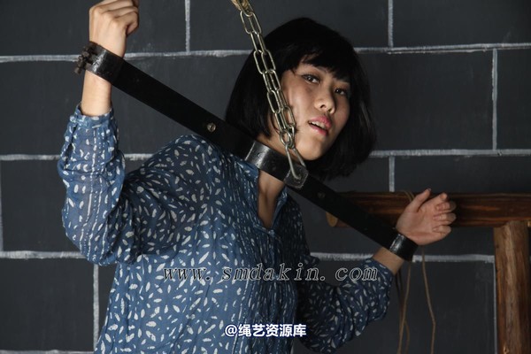 锐度主张 - 女囚黑铁枷模特：碧菡 第 38 张图片