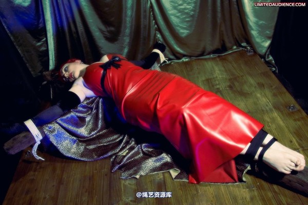 limitedaudience - 2009 raevan bound to a cross 第 31 张图片