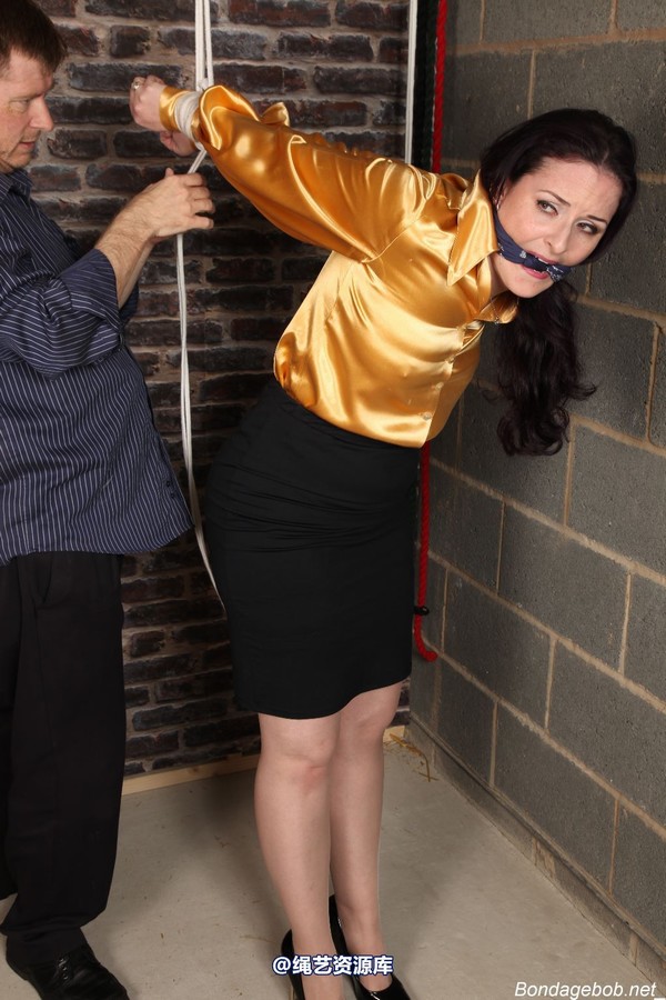 bondagebob - Caroline Pierce Taken to the garage 第 79 张图片