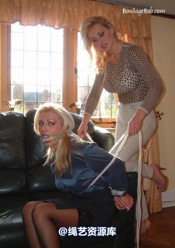 bondagebob - Katarina and Lana The estate agent part 2 第 7 张图片