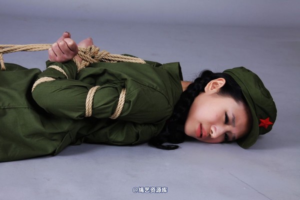 神艺缘 - 264-宁死不屈的女兵 第 26 张图片