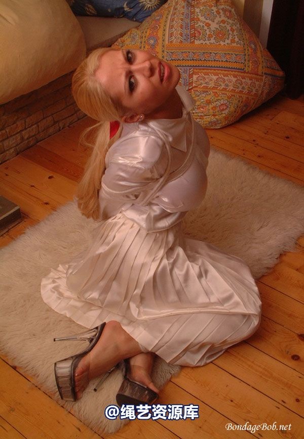 bondagebob - Petra Nights in white satin 第 25 张图片