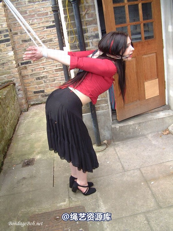 bondagebob - Lydia Tied Outdoors 第 60 张图片