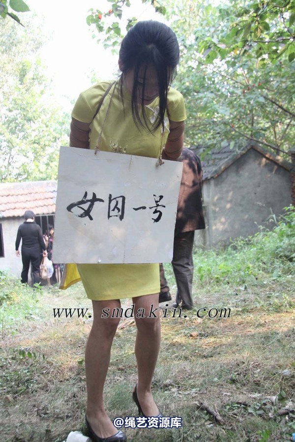 锐度主张 - 第六届锦绣江南-黄旗袍五花挂牌模特：玲玲 第 22 张图片