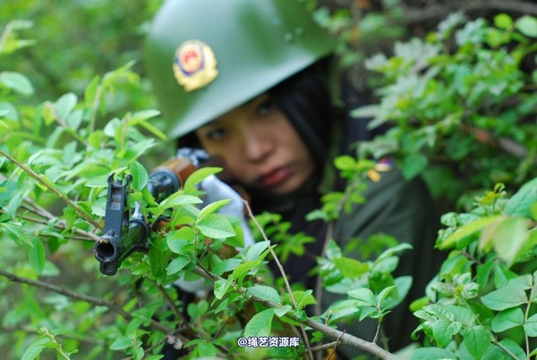 唯美之家 - 外拍军装三模特 第 31 张图片