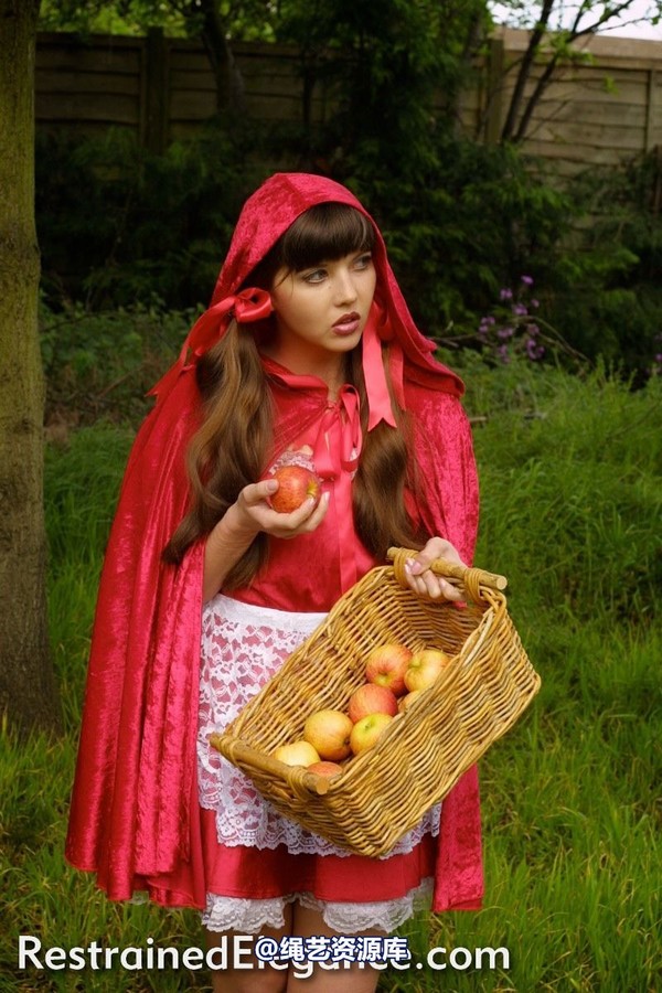 restrainedelegance - Red Riding Hood 第 5 张图片