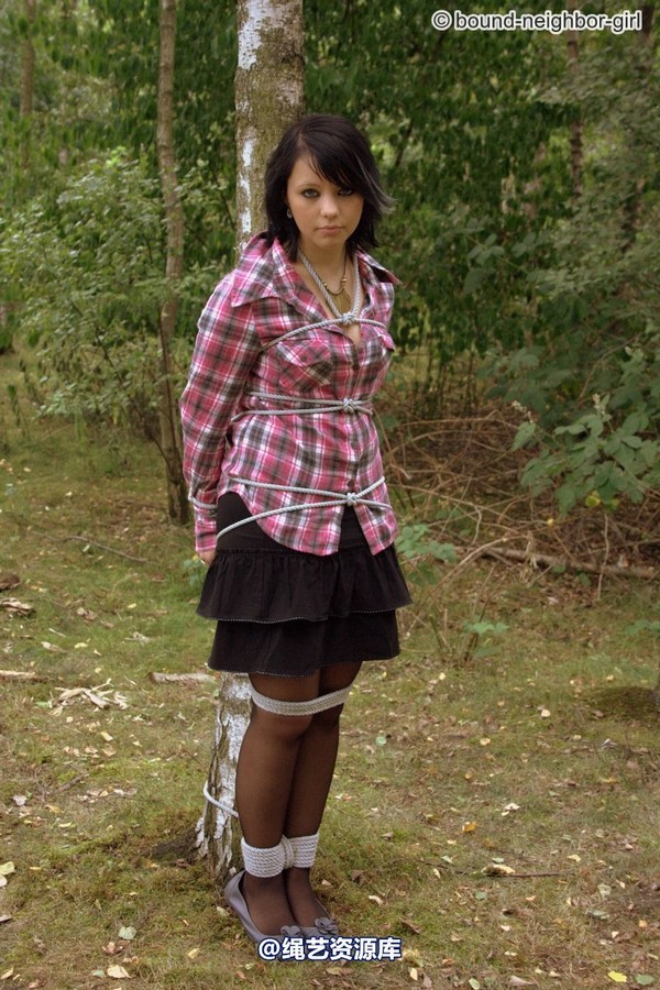 bound-neighbor-girl - Nadine - Adventure in the woods part 1 第 33 张图片
