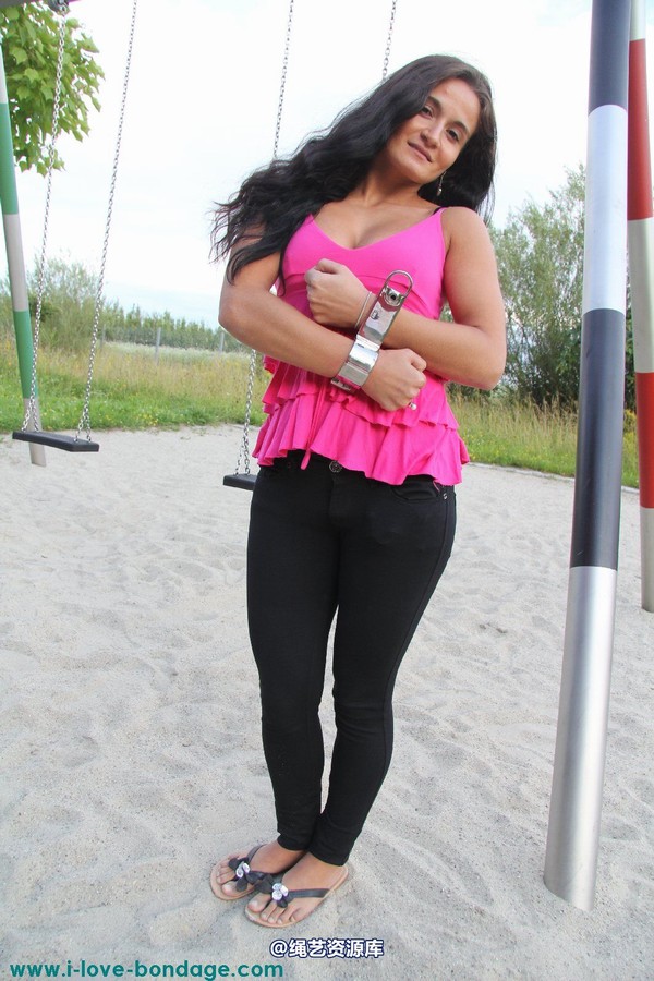girlsinsteel - Cuffed at the playground(1) 第 24 张图片
