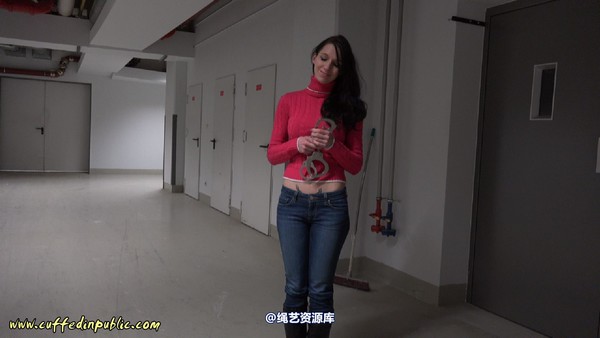 girlsinsteel - Alone at the basement 第 1 张图片