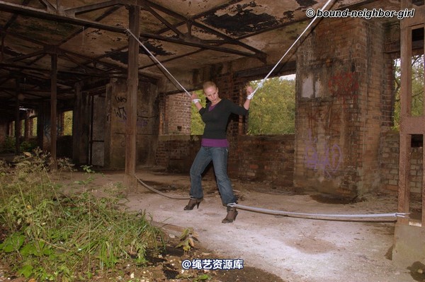 bound-neighbor-girl - Peggy - surprise in the ruins part 3 第 19 张图片