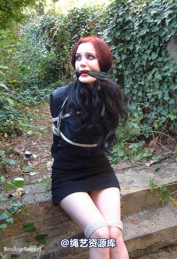bondagebob - Morrigan Outdoor Bondage 第 43 张图片