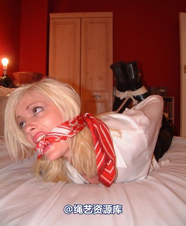 bondagebob - Angelica Vamp Hogtied 第 13 张图片