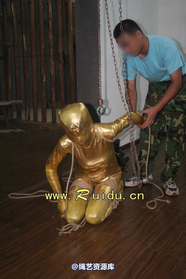 锐度主张 - 20070928第35期 影片胶衣紧缚悬吊图片 第 159 张图片