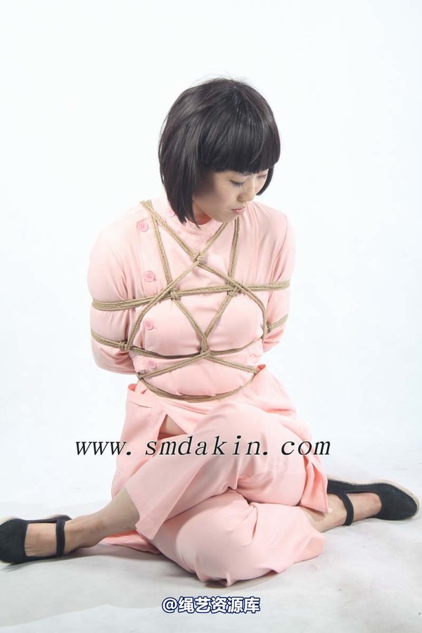 锐度主张 - 粉色护士服花样捆绑模特：碧菡 第 26 张图片