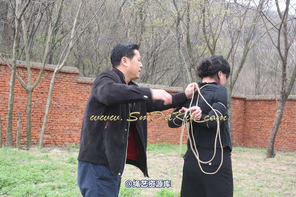 锐度主张 - 2009年第21期捆绑图（2009.4.26）3.28聚会，同好MM极限紧缚 第 37 张图片