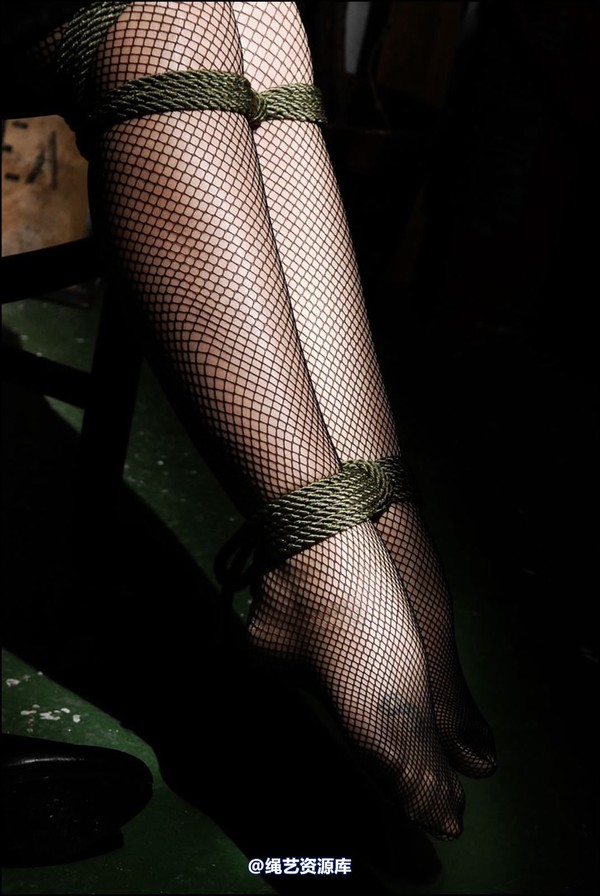 simplytied - Raincoat and Fishnets 第 34 张图片