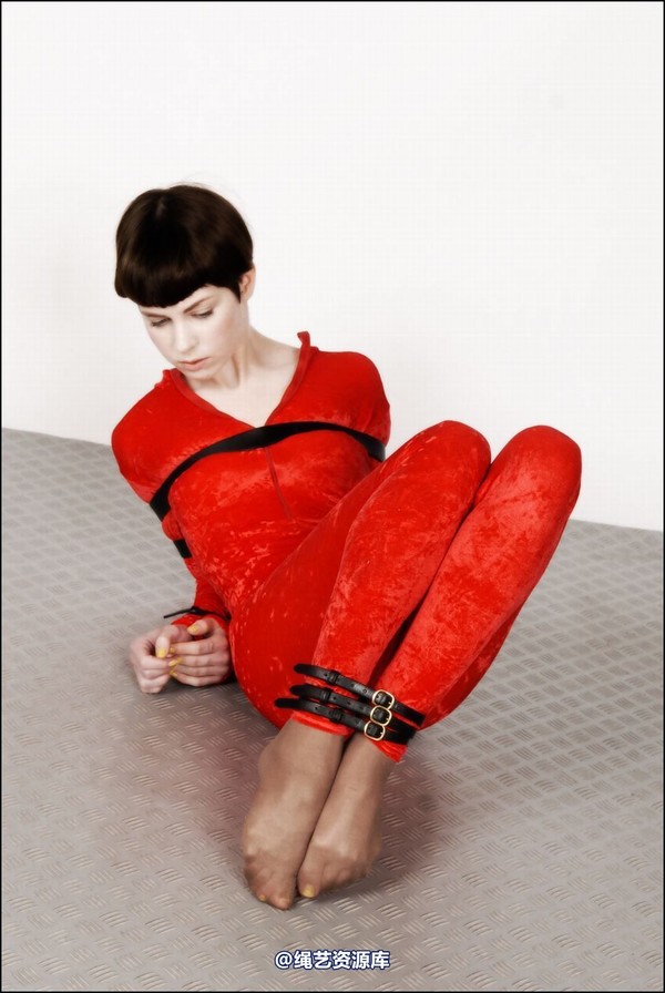 simplytied - Fawnya Red catsuit 第 14 张图片