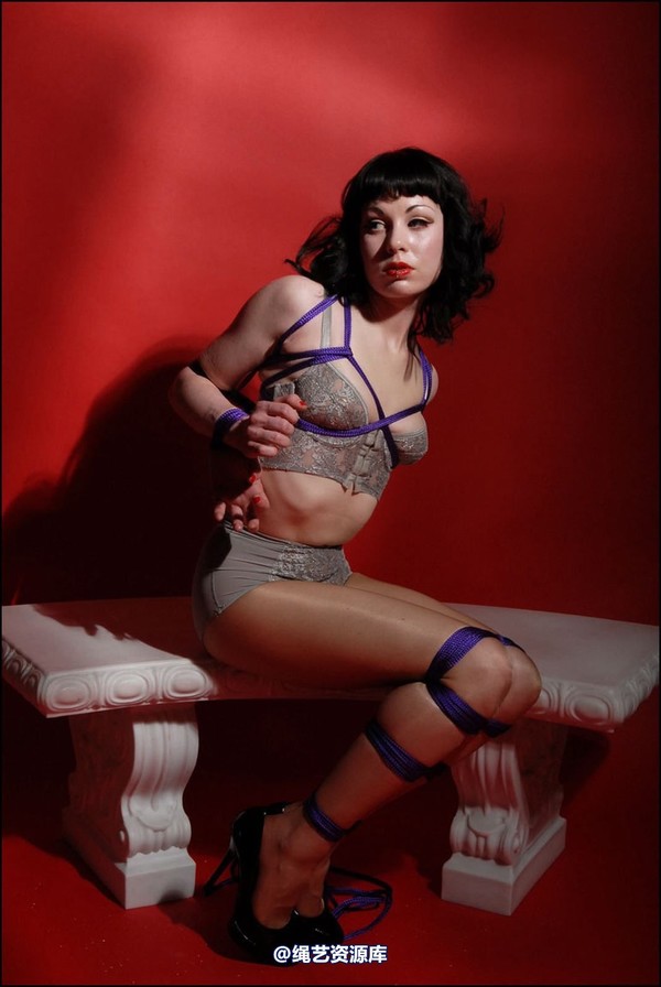simplytied - On Red 第 15 张图片