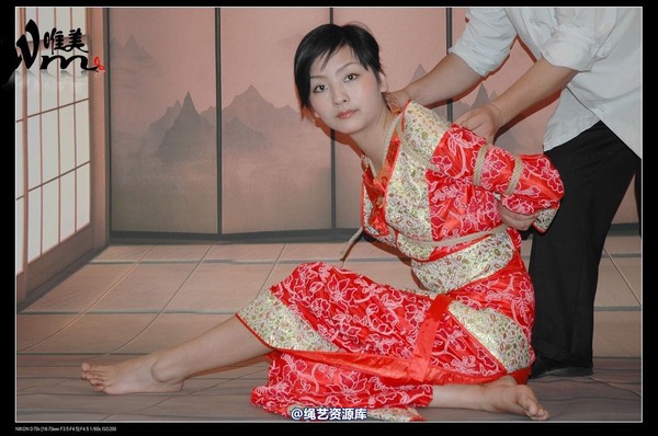 唯美之家 - 08-05-29盈盈汉服-护士装 第 2 张图片